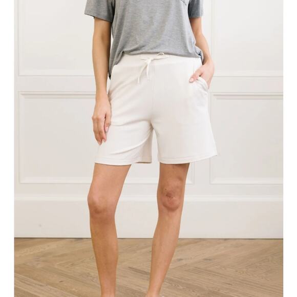 Cozy Earth Women's Brushed Bamboo Bermuda Shorts 9" Size L Ivory Quiet Luxury - Picture 1 of 10